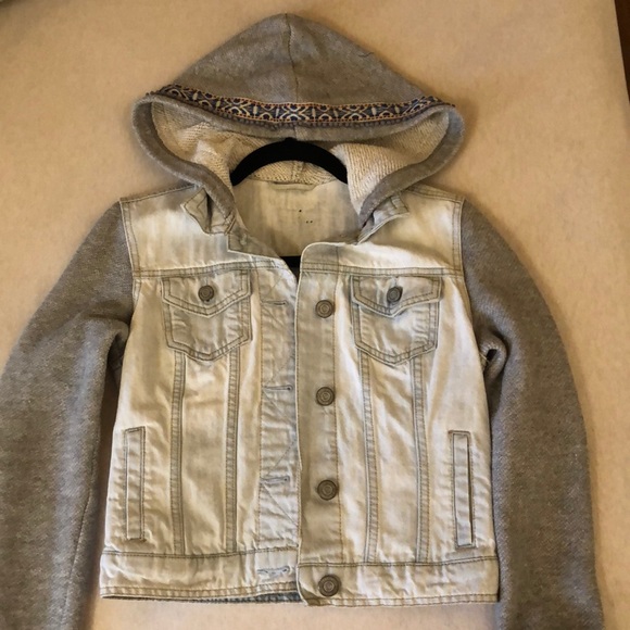 Jean jacket with sweater design - Picture 2 of 3